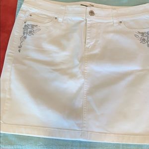 Women’s White House Black Market Skirt - Size 4